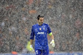 九游官方网站-一剑封喉！蒂姆铁血防守助澳大利亚绝杀，全场沸腾，争议与赞誉齐飞